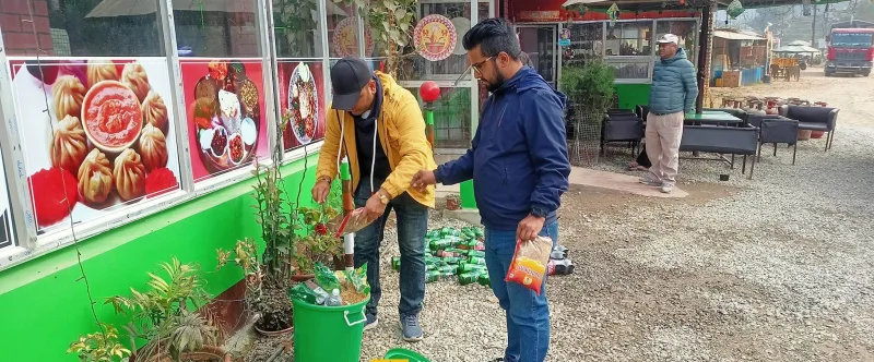दर्ता विनै सञ्चालनमा रहेका पृथ्वी राजमार्गका होटलमा अखाद्य बस्तु विक्रि