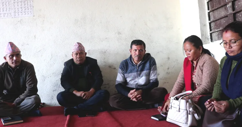 खुम्रे किरा प्रकोप नियन्त्रण गर्न गजुरी गाउँपालिकाका अध्यक्ष सहित प्राविधिक टोलि पुराकसिङमा