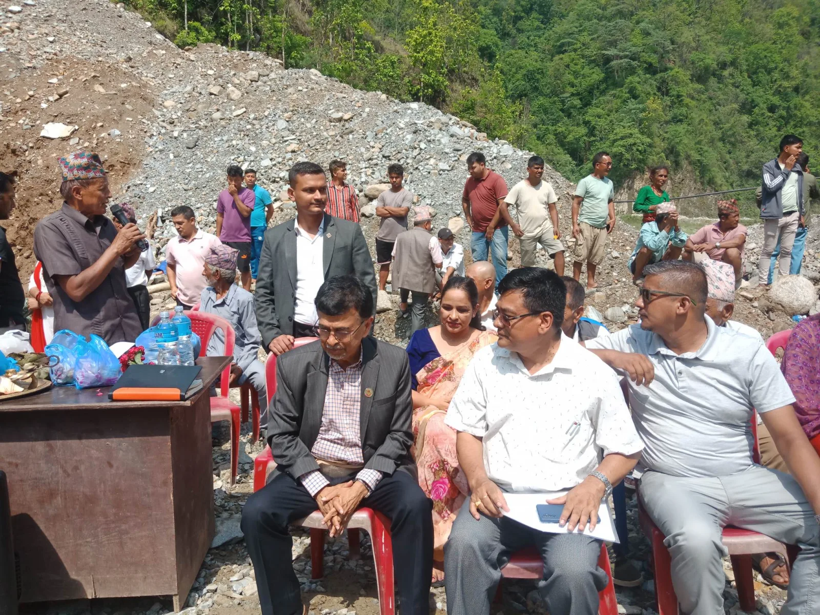 राजेन्द्र पाण्डेद्वारा तुदी खोलामा पक्की पुलको शिलान्यास
