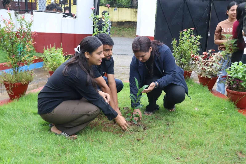 २४ औं अन्तर्राष्ट्रिय युवा दिवसको अवसरमा वृक्षारोपण र रक्तदान कार्यक्रम