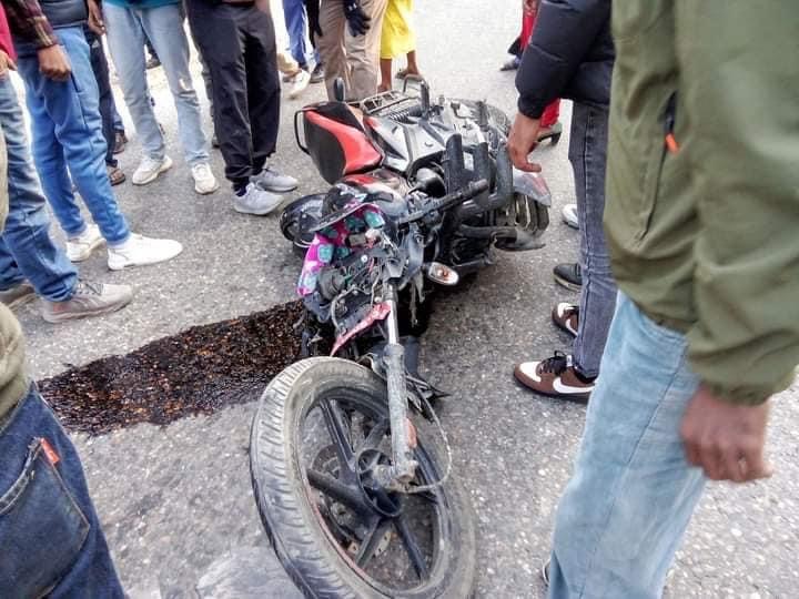 धादिङमा माईक्रो बस र मोटरसाईकल एक आपसमा ठोक्किदा मोटरसीईकल चालक गम्भीर घाईते