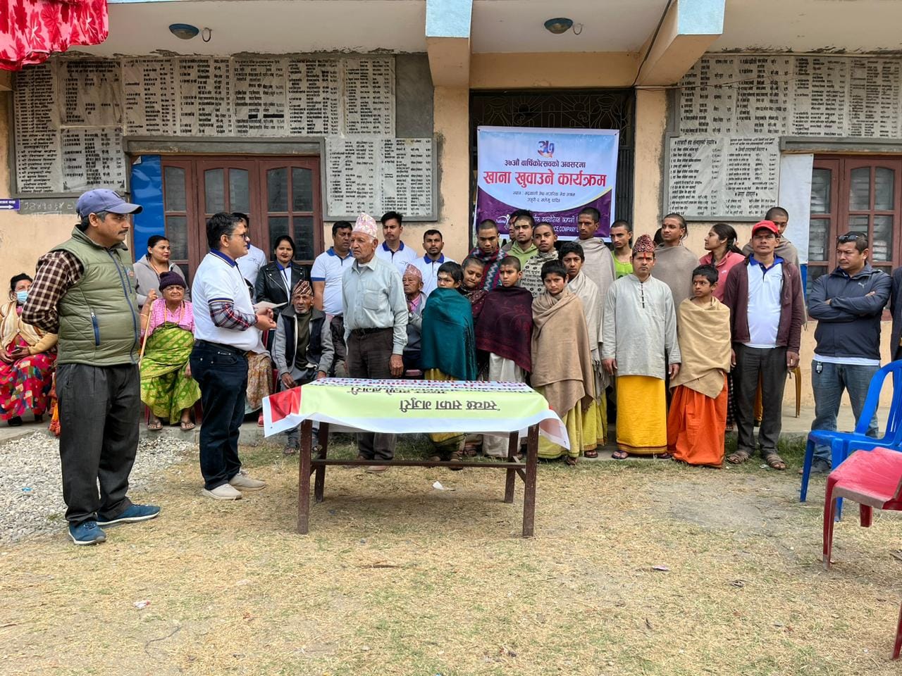 नेशनल लाईफ ईन्स्योरेन्स धादिङ र गजुरी शाखाद्वा वृद्धवृद्धालाई भोजन