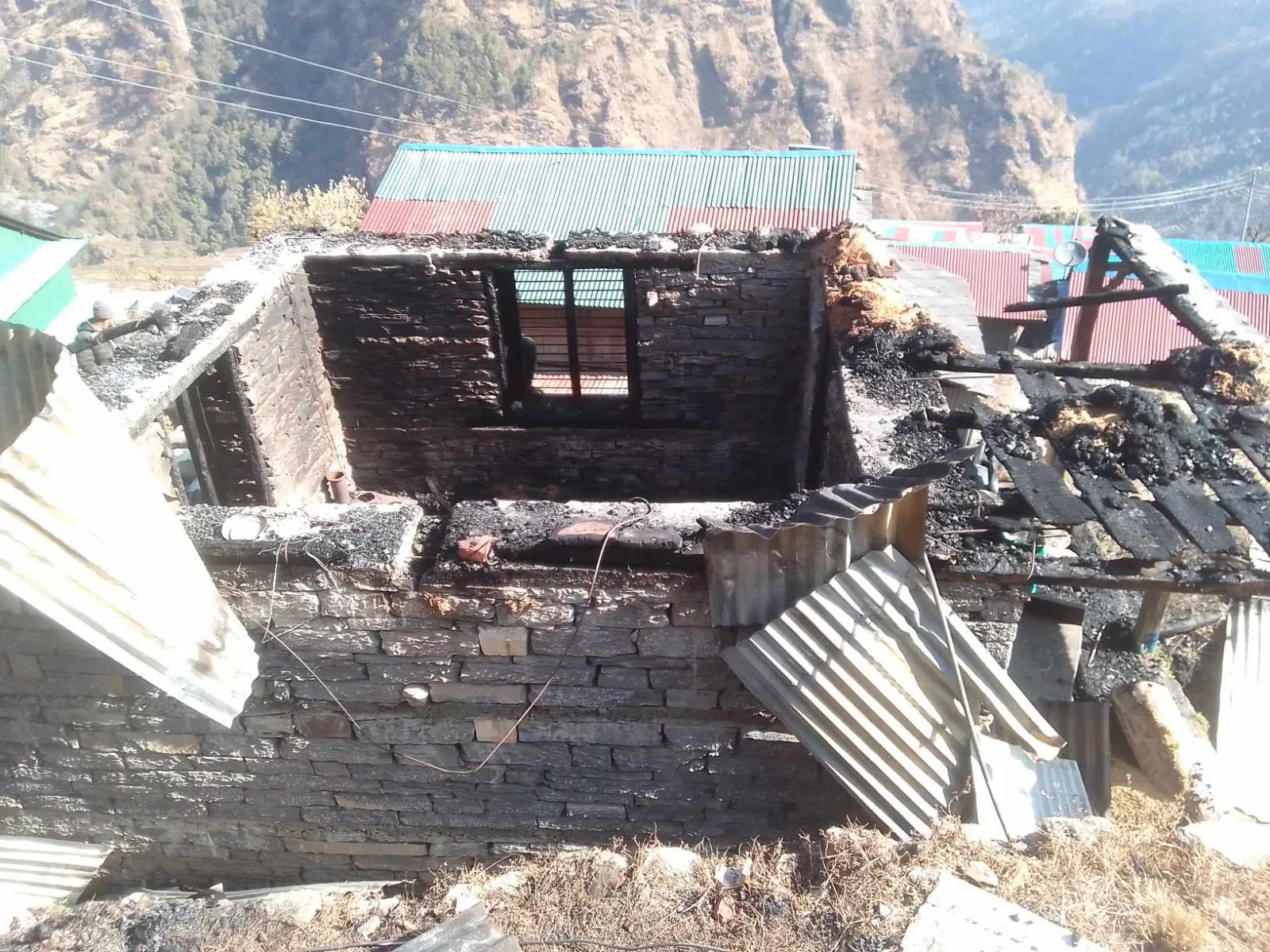 धादिङको रिचेतमा एउटा घर जलेर नष्ट