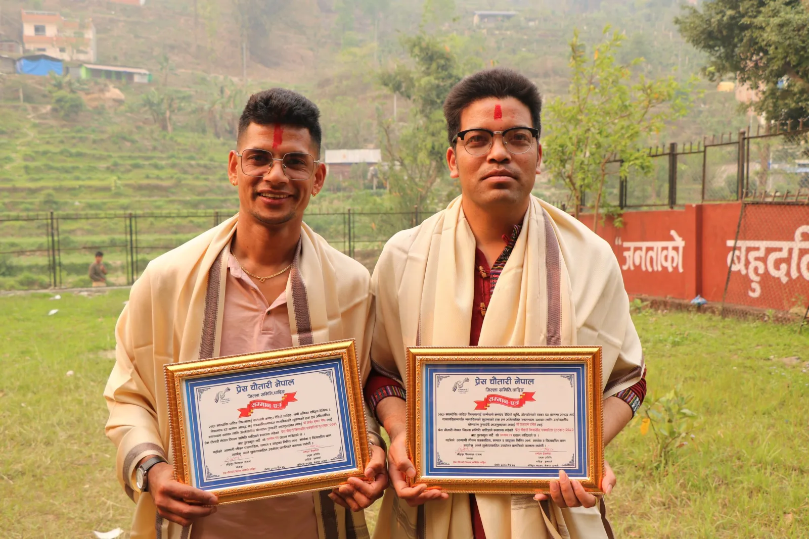 पत्रकार अर्जुन श्रेष्ठ र राजाराम डंगोल सम्मानित