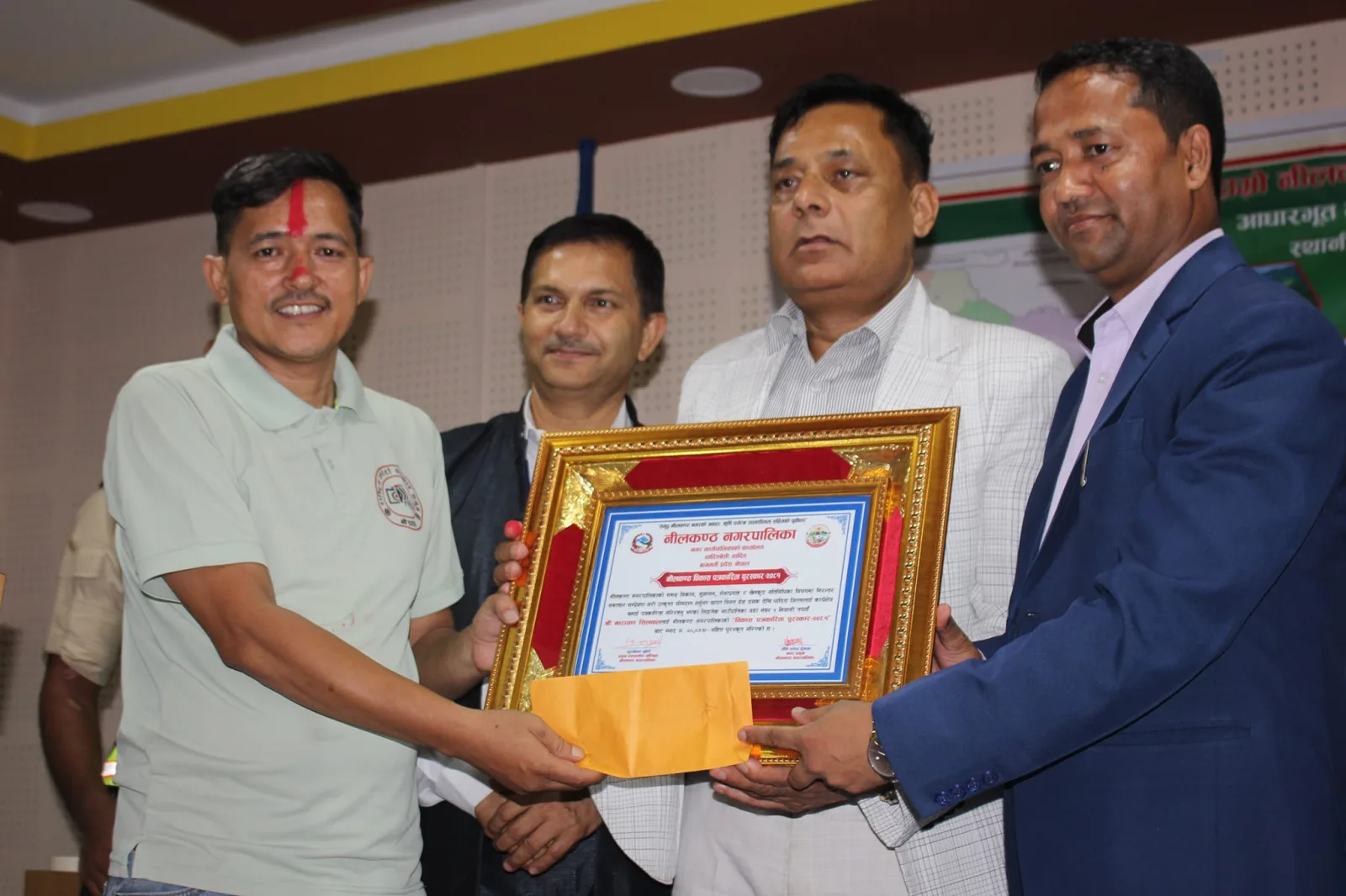 पत्रकार नारायण सिलवाललाई ‘नीलकण्ठ नगर विकास पत्रकारिता पुरस्कार’ प्रदान