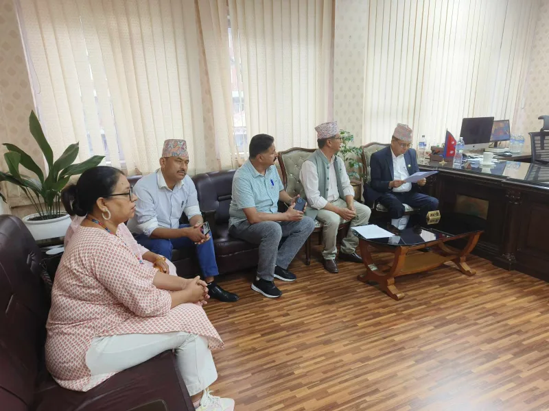 थोपल खोलामा पुल बनाईदिन भौतिक पूर्वाधार मन्त्रीलाई धादिङका एमाले नेताहरुको माग
