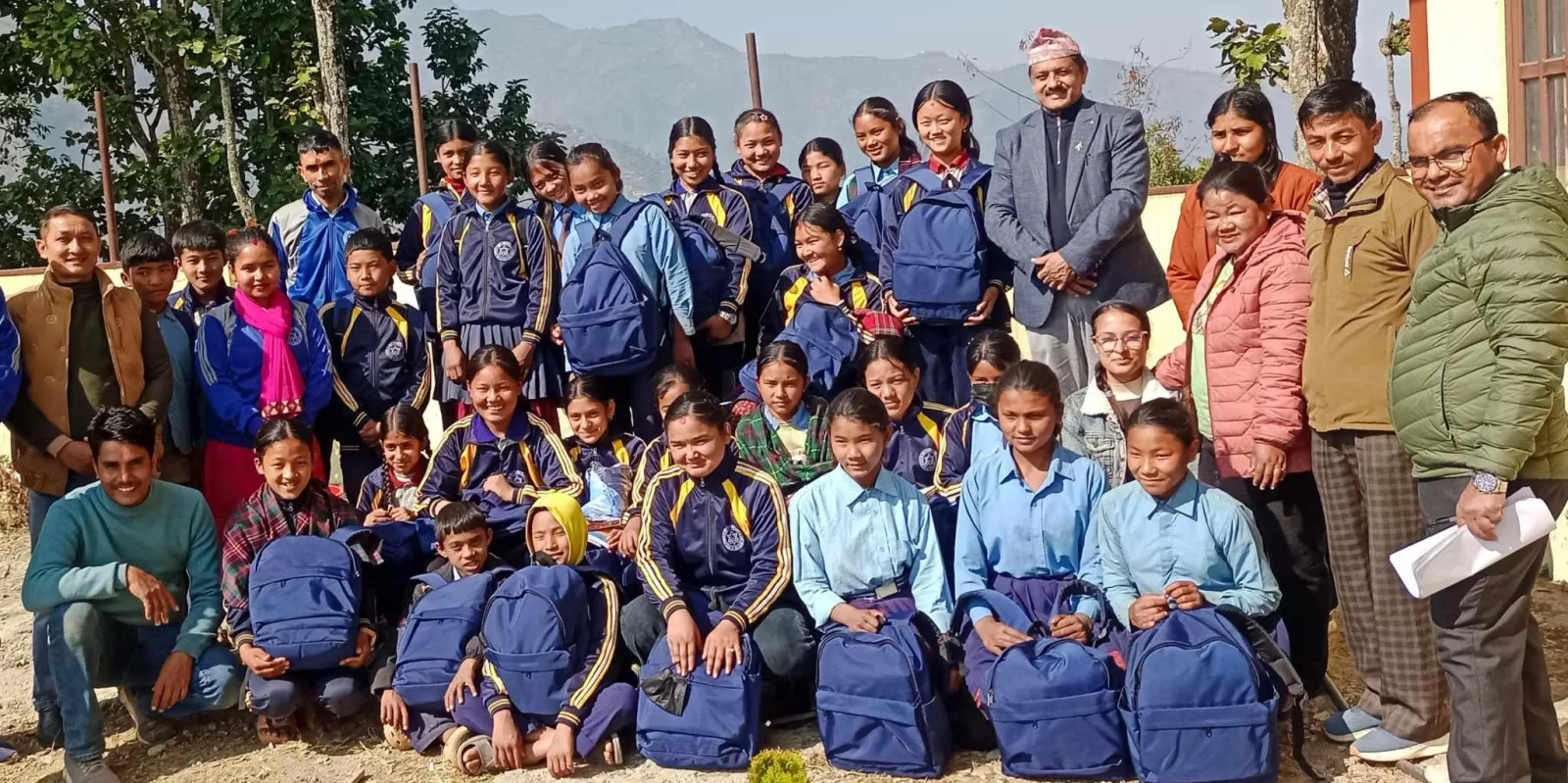 प्रयास नेपाल धादिङद्वारा शैक्षिक सामाग्री वितरण