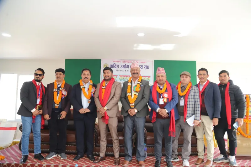 धादिङ उद्योग बाणिज्य संघको पदाधिकारी तथा सदस्यहरुले पदभार ग्रहण गरे
