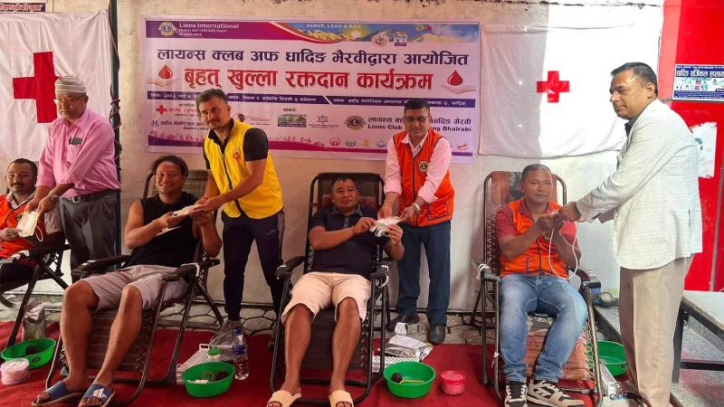 धादिङबेसीमा भएको बृहत् रक्तदानमा ७३ जनाले गरे रक्तदान
