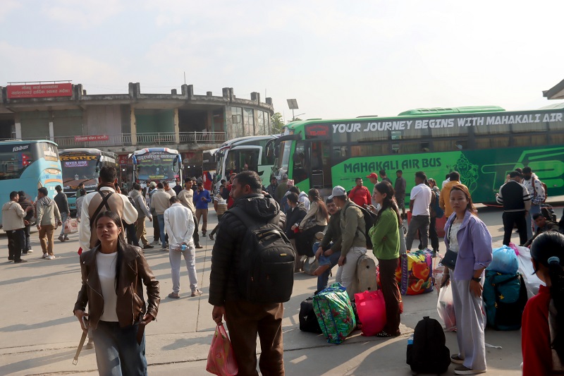 काठमाण्डौबाट एक हप्तामा साढे ३ लाख बाहिरिए