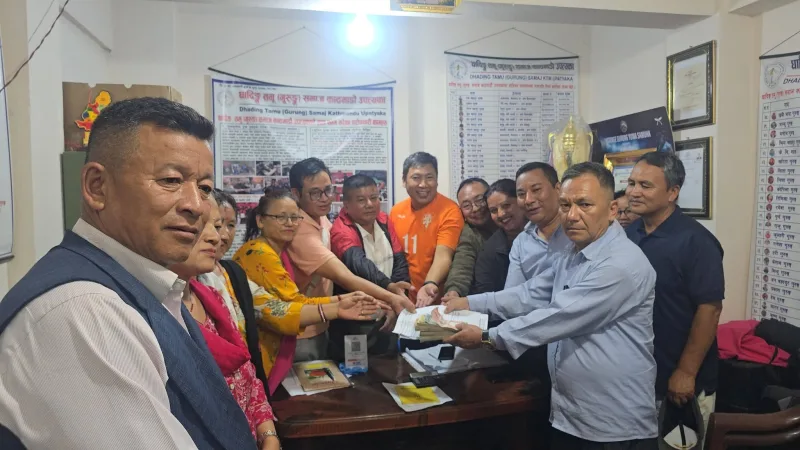शरण गुरुङ बचाउ अभियानमार्फत संकलित रकम बिरामीको परिवारलाई हस्तान्तरण