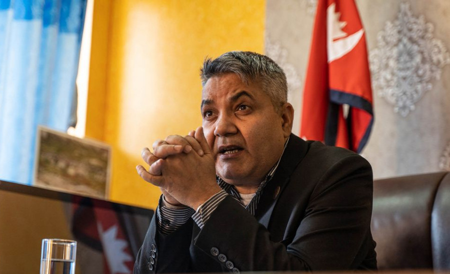 ओली र प्रचण्ड मिलेपछि गोकुल बास्कोटाको कटाक्ष:अन्तिम भोज नै त यो हैन होला ?