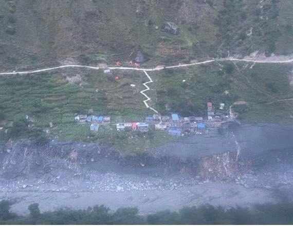 बुढीगण्डकी बाढीका कारण अवरुद्ध सडक पाँच दिनपछि आंशिक खुल्यो
