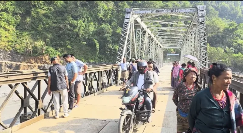 बुढीगण्डकीको बाढीले बगाएको आरुघाटको पुल ६ दिनमा मर्मत सम्पन्न