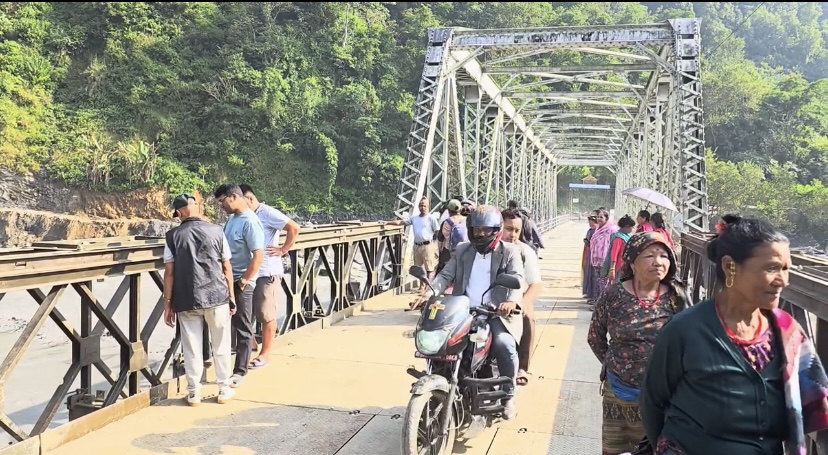 बुढीगण्डकीको बाढीले बगाएको आरुघाटको पुल ६ दिनमा मर्मत सम्पन्न
