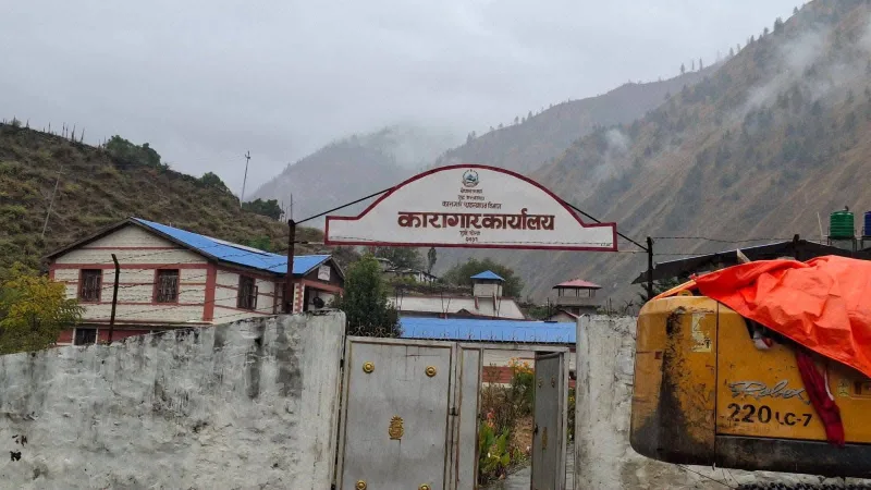 डोल्पामा ८ कैदी सुरुङ खनेर भागे