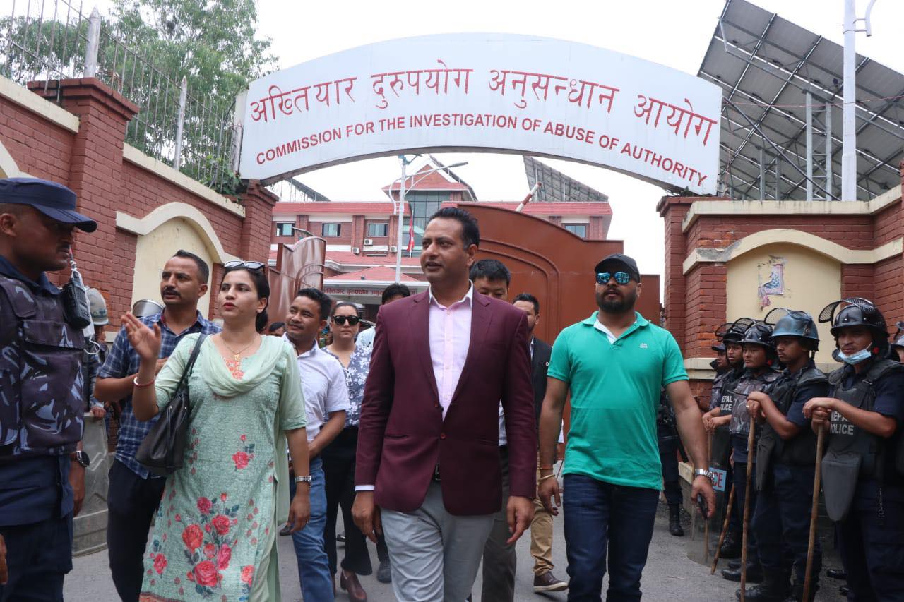 इम्बोस्ड नम्बर ठेक्का बारे छानबिन गर्न युवा संघको अख्तियारमा उजुरी (फोटोफिचर)