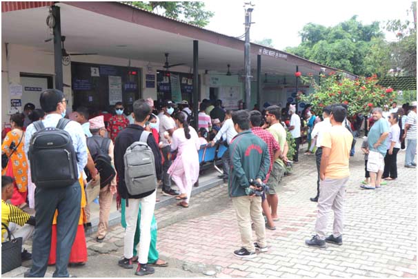 आँखा पाक्ने सङ्क्रमण फैलिएपछि अस्पतालमा  बिरामीको  भीड