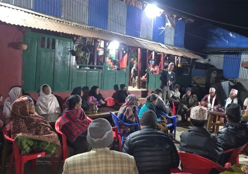 धादिङ-२ मा कांग्रेसको ‘डोर-टू-डोर’ अभियान: बस्ती-बस्ती पुग्दै धमला