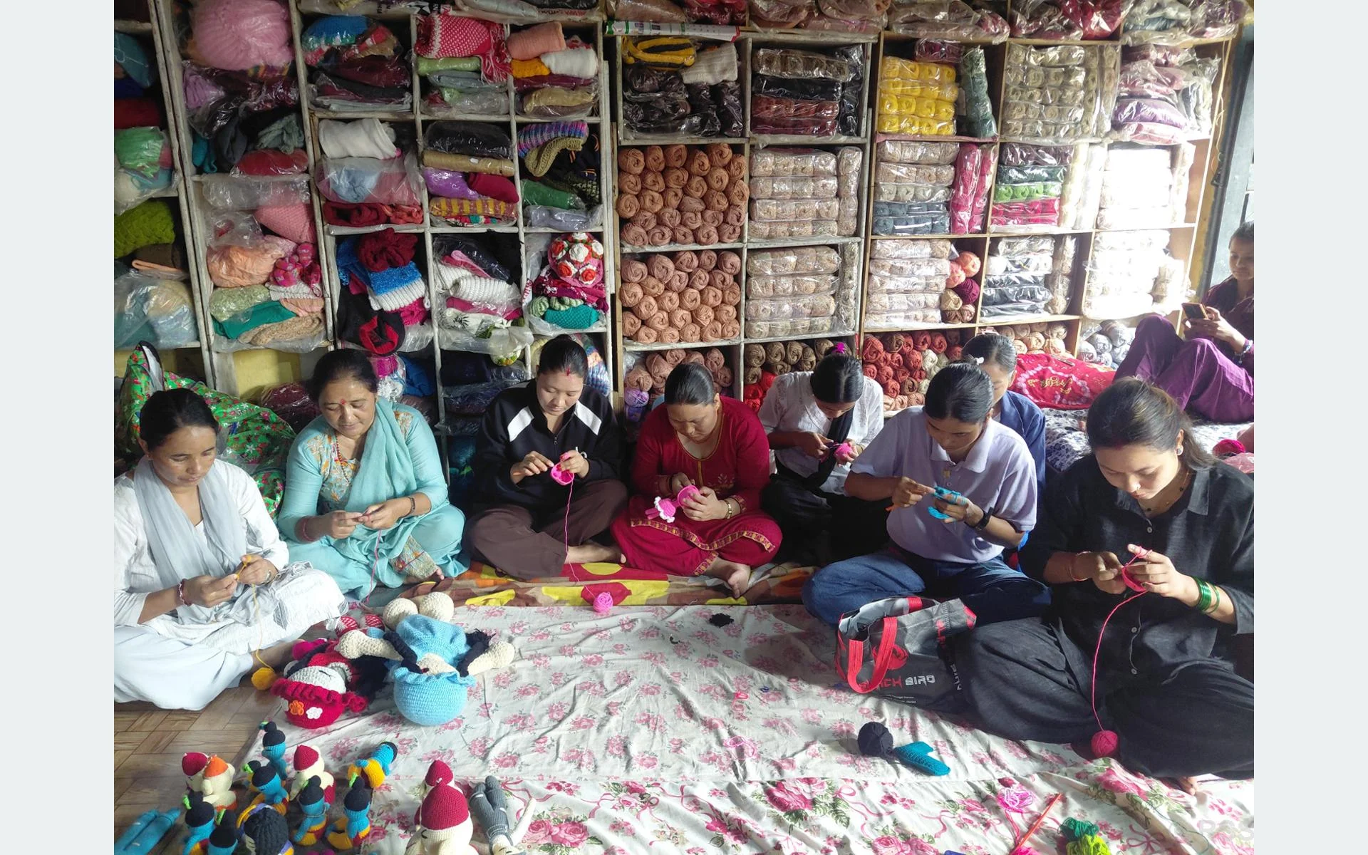 धागोबाट सृजना, आत्मनिर्भर बन्दै आमाहरू   