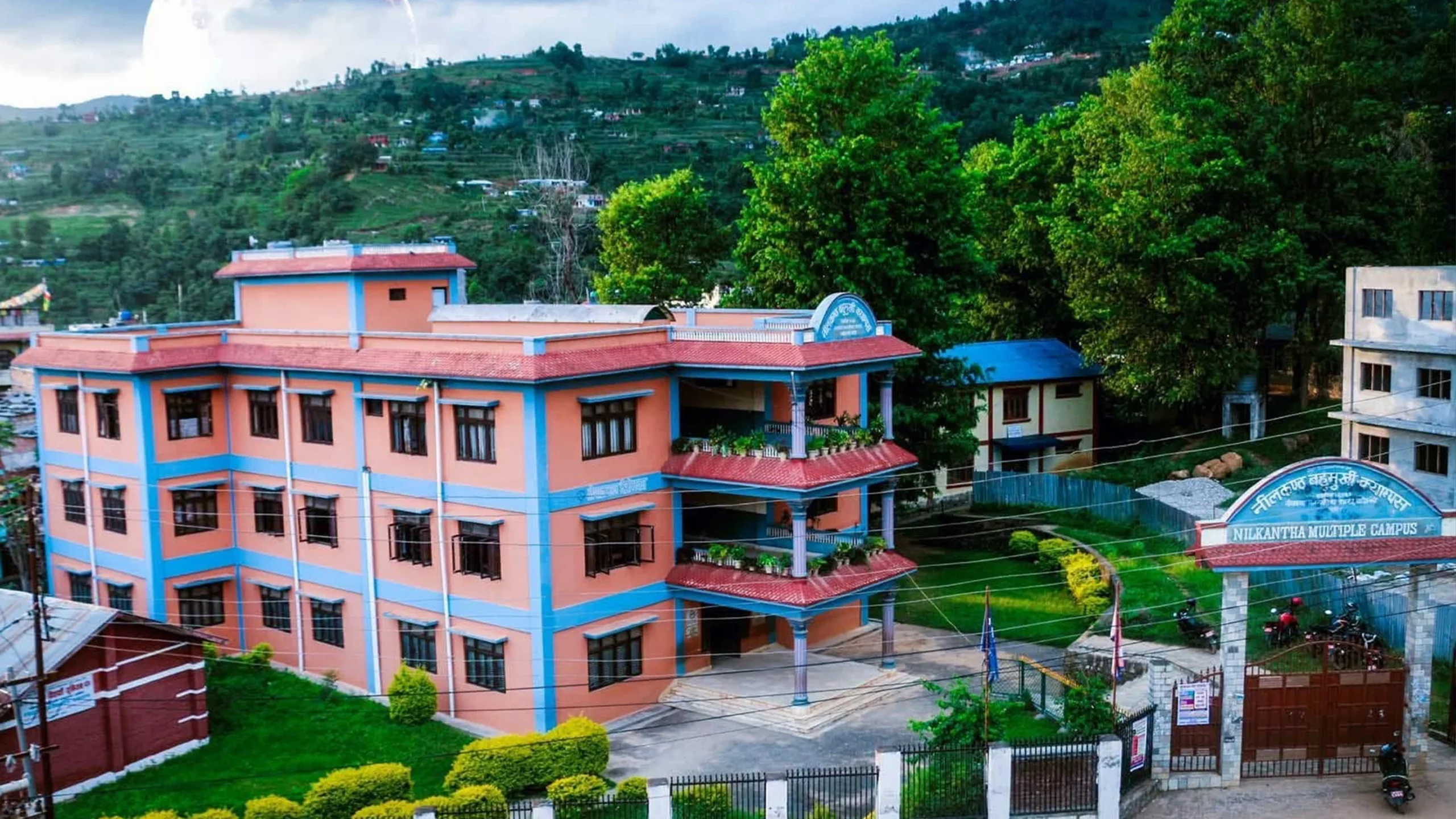 नीलकण्ठ क्याम्पसद्वारा बाढीपीडितका लागि ३ लाख सहयोग