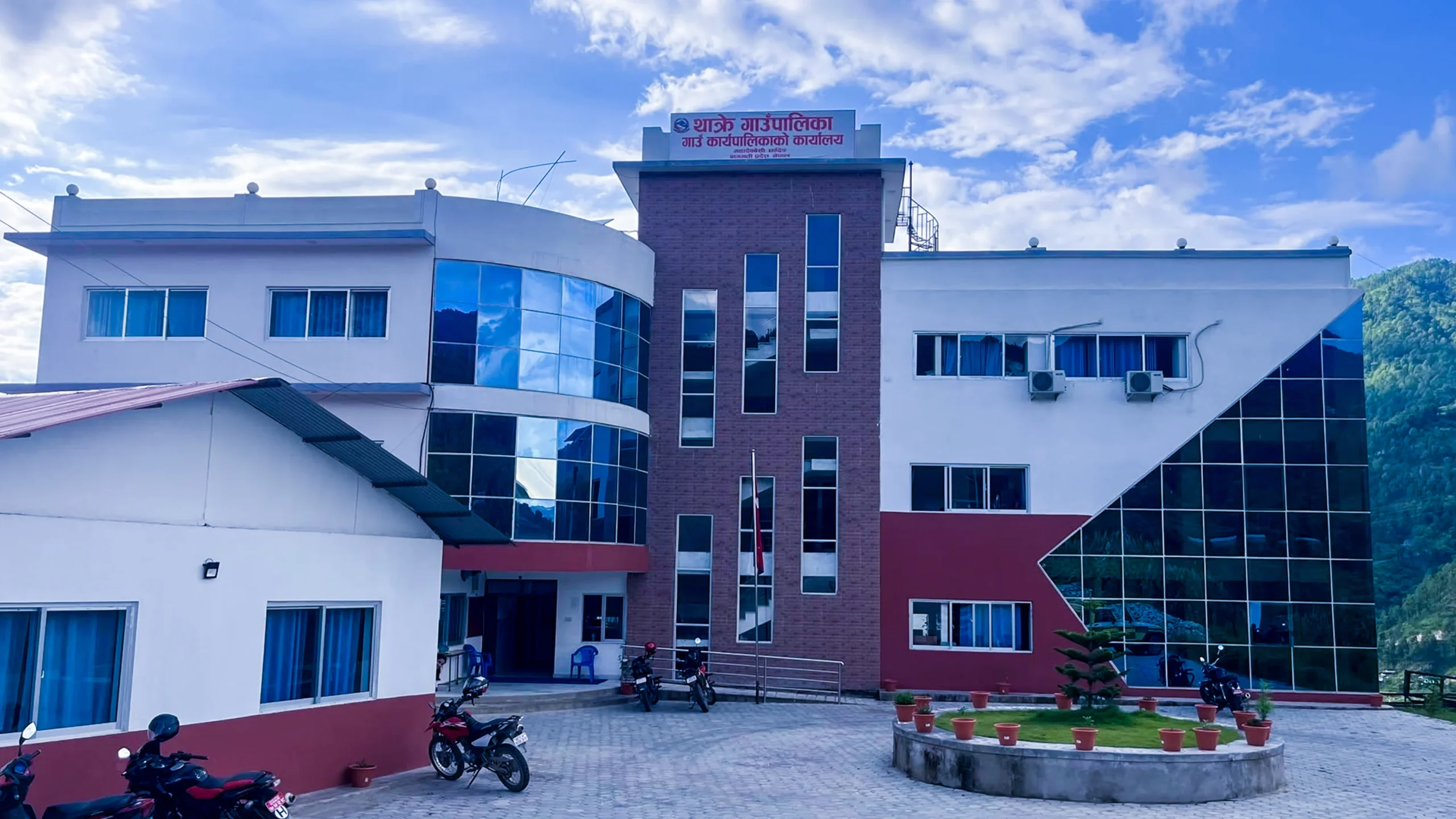 थाक्रे गाउँपालिकाद्वारा बाढीपीडितलाई राहत, उद्धार तथा पुनःस्थापनाका लागि सहयोग गर्ने निर्णय ।