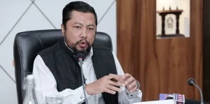 मन्त्री श्रेष्ठलाई अर्थ र परराष्ट्र मन्त्रालयको कार्यवाहकको जिम्मेवारी