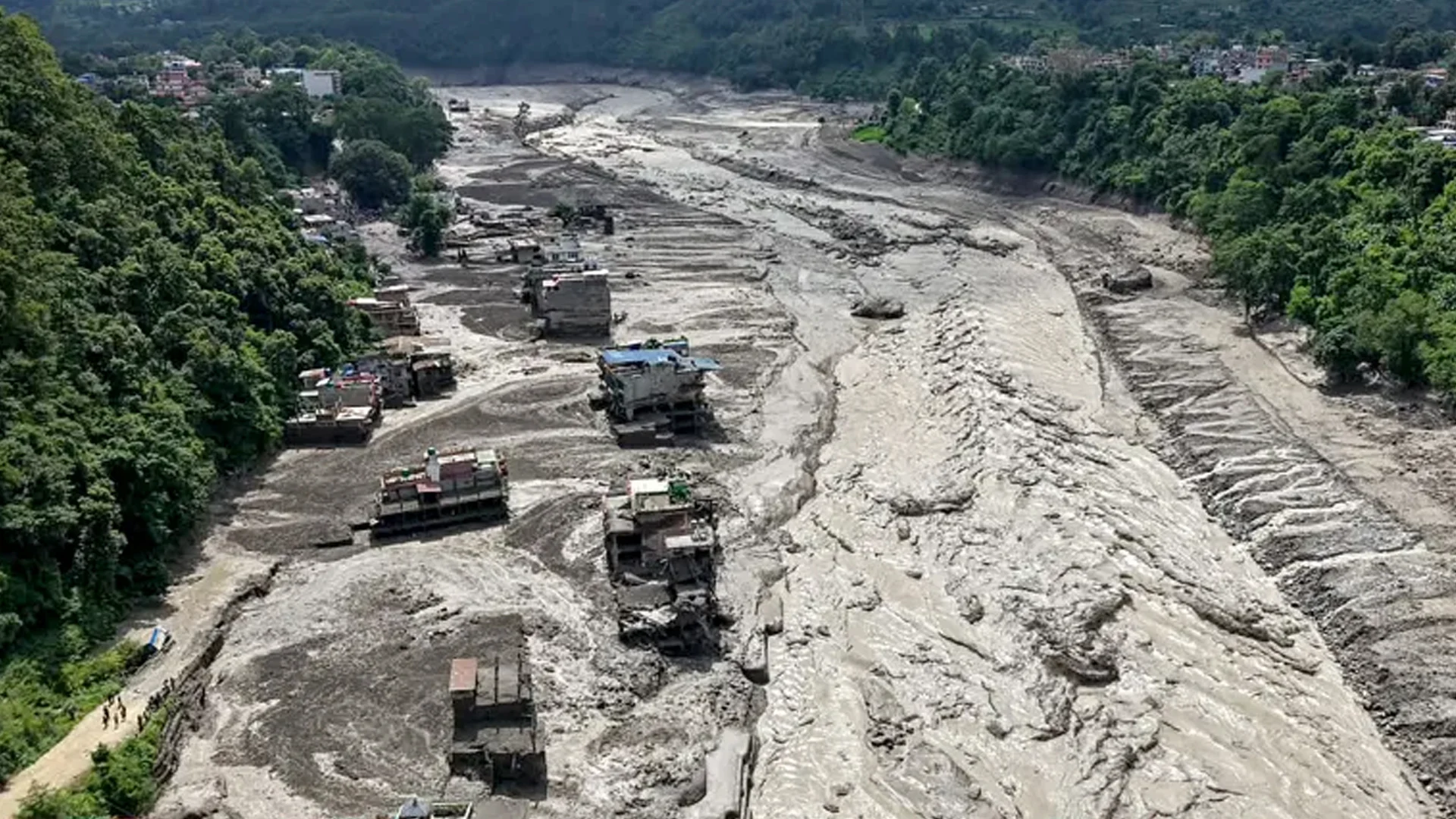 भोटेकोशी बाढीपछि बेपत्ता भएका आफन्तको पर्खाइमा नेपालगञ्जका अनलाल