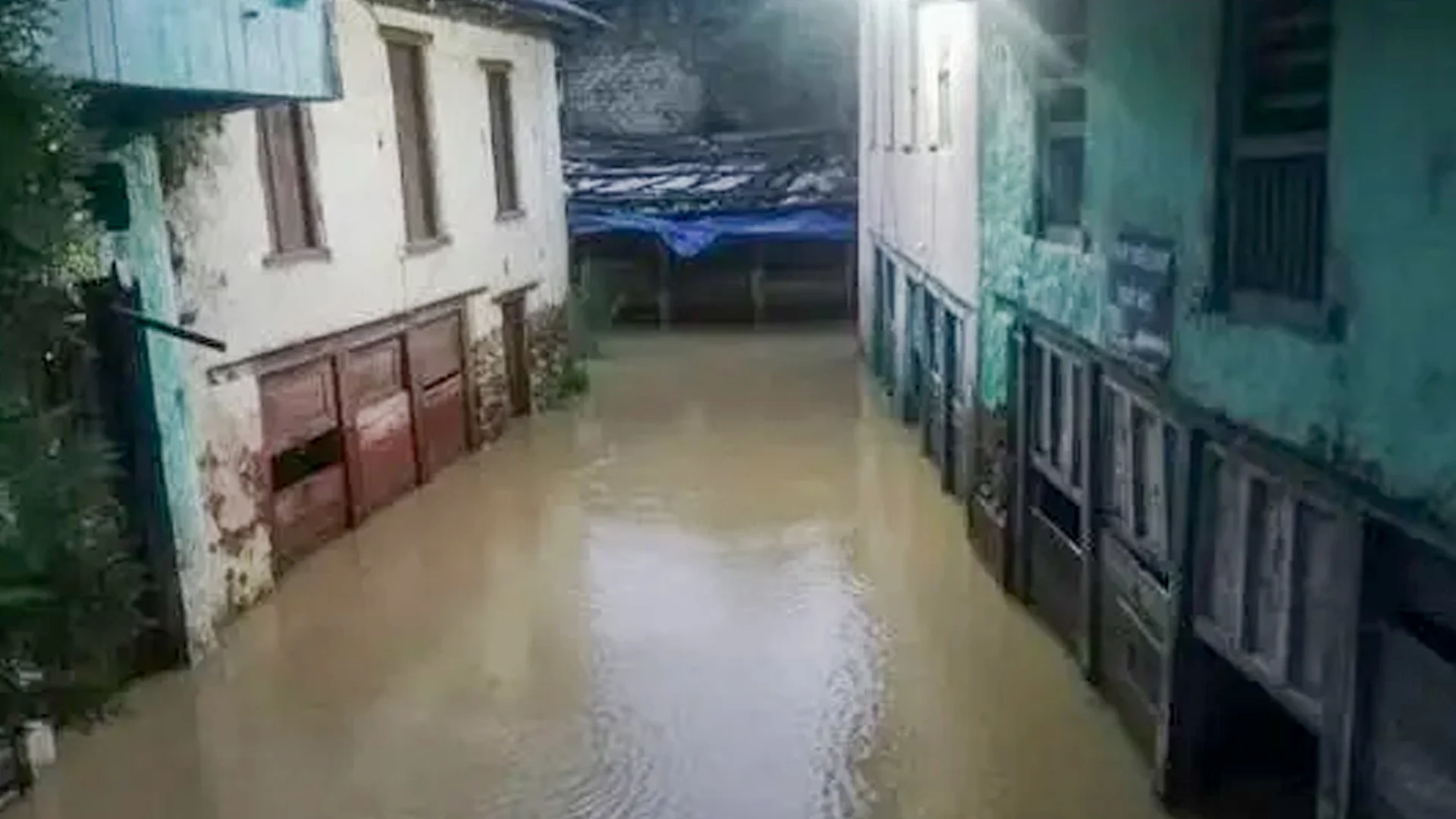 बर्दियामा वर्षाले तीन घरमा क्षति