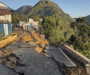 सडक भासिँदा रेसुङ्गा विमानस्थल जाने सडक अवरुद्ध