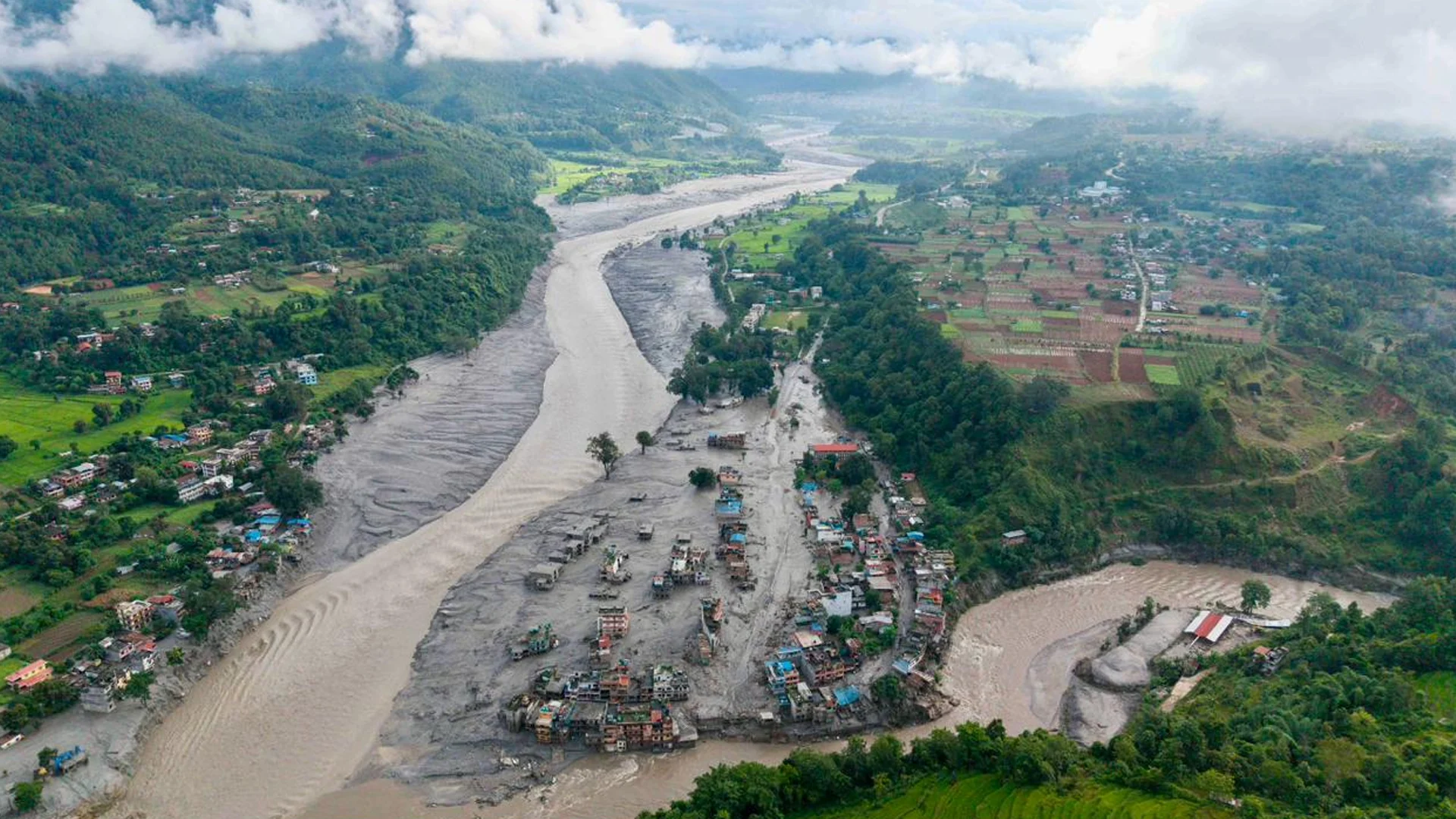 भोटेकोशी बाढीः अठार विद्यालयमा क्षति  