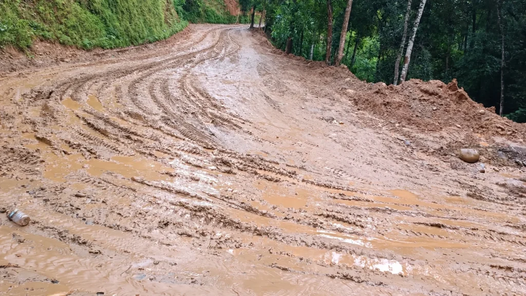 फुर्केखोला वैकल्पिक मार्गमा सवारी एकतर्फी