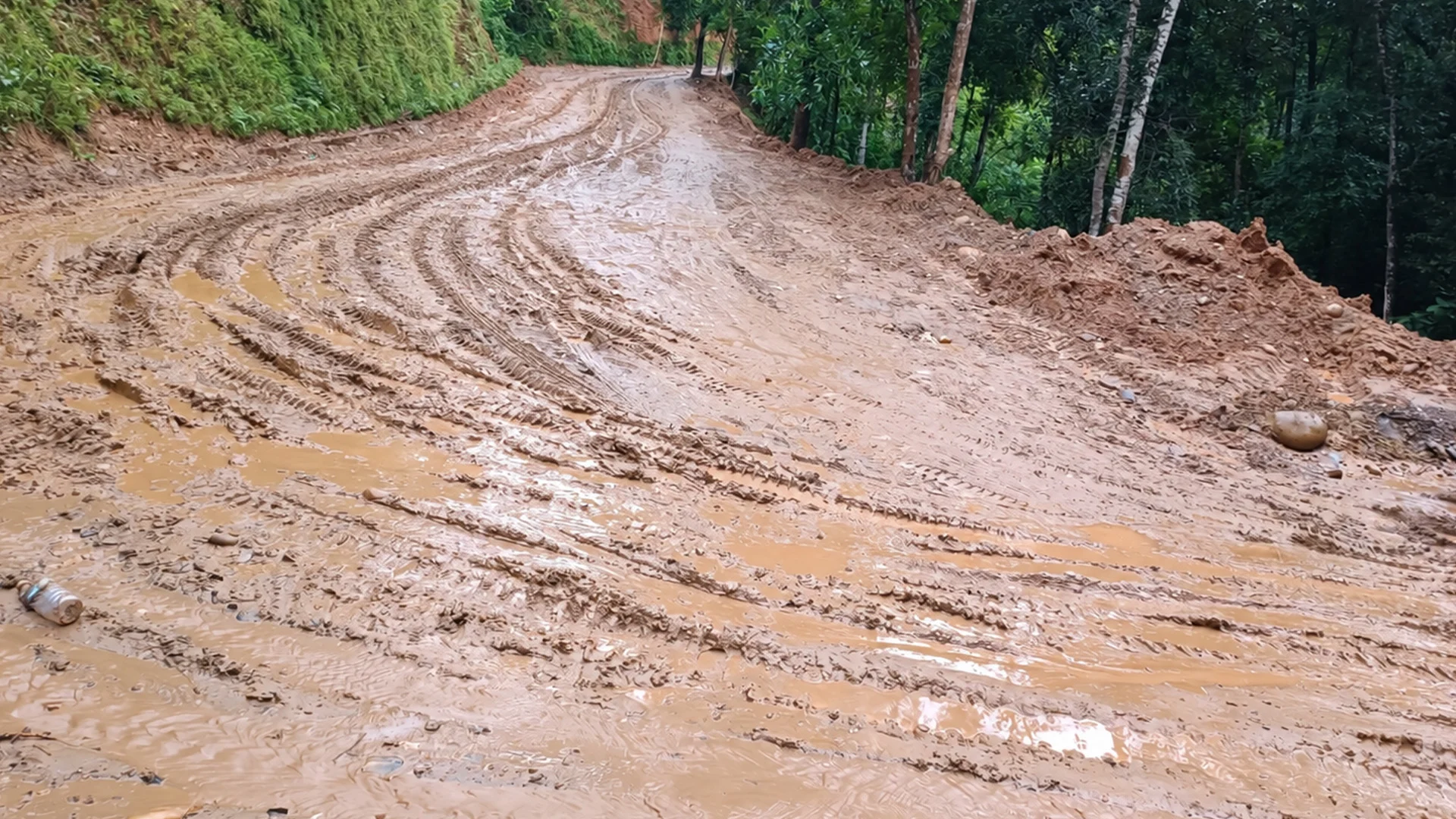 फुर्केखोला वैकल्पिक मार्गमा सवारी एकतर्फी