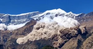 मनाङको हिम्लुङ हिमालमा पहिरो, मानवीय क्षतिको आशङ्का