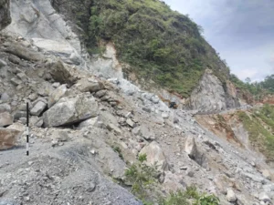 मनसुनजन्य विपदबाट देशका विभिन्न राजमार्ग अवरुद्ध