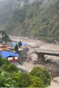कालीगण्डकीले पोखरेबगरको पुल बगायो