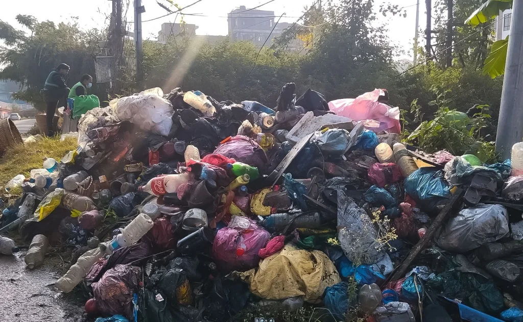 नियमित पानी परेसँगै उपत्यकाको फोहर व्यवस्थापनमा समस्या