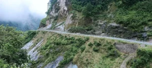 वर्षाले अवरुद्ध जोमसोम–कोरला सडक सञ्चालन