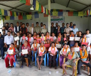 इच्छाकामनाका भूमिहीन दलित तथा भूमिहीन सुकुम्बासीलाई  लालपुर्जा वितरण