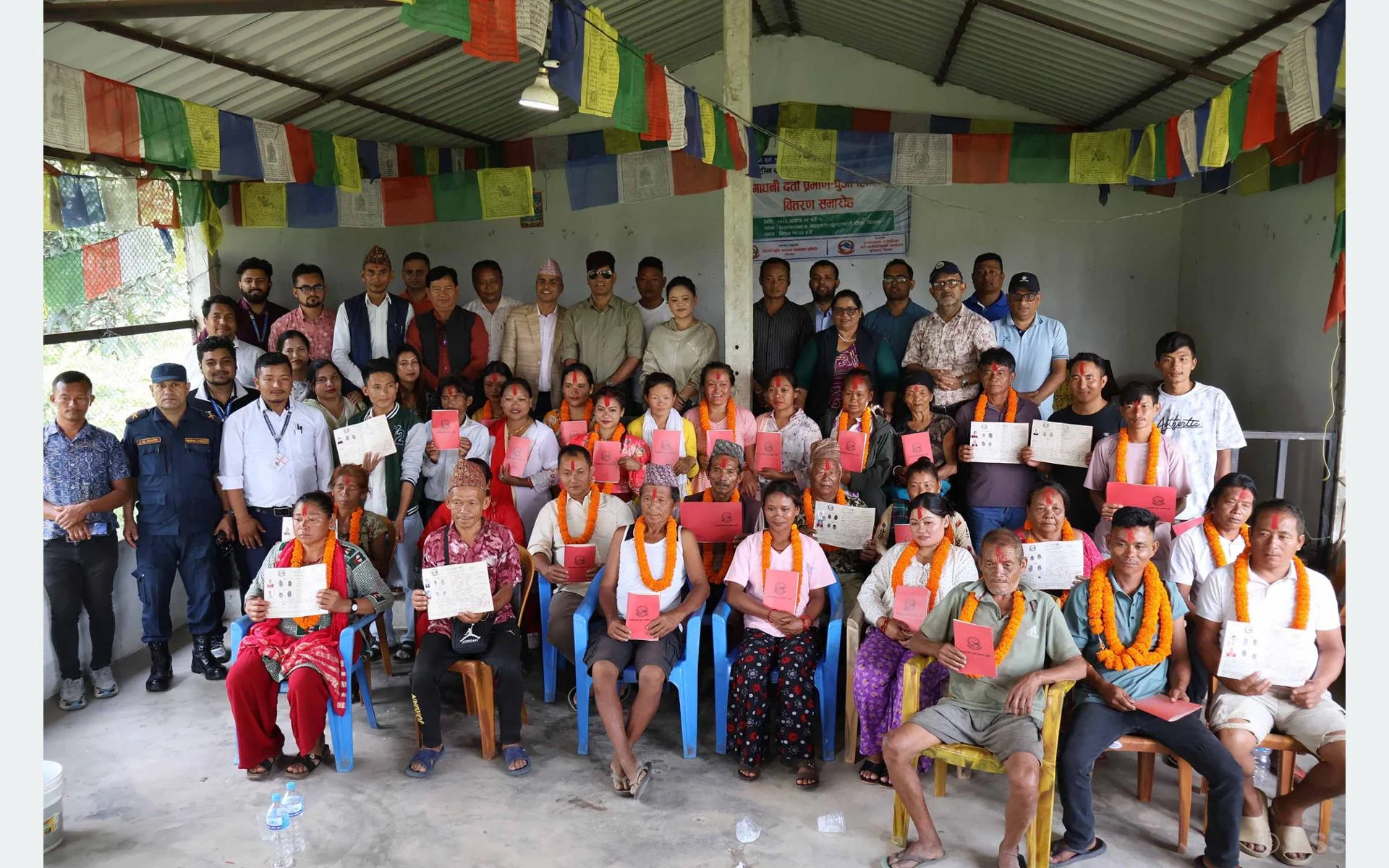 इच्छाकामनाका भूमिहीन दलित तथा भूमिहीन सुकुम्बासीलाई  लालपुर्जा वितरण