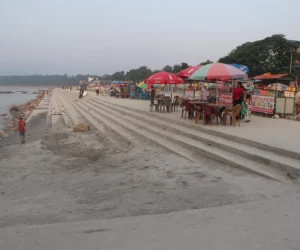 नारायणीको बाढीले चौर बगर बनाउँदा पनि ‘सी बिच’ तटबन्ध सुरक्षित