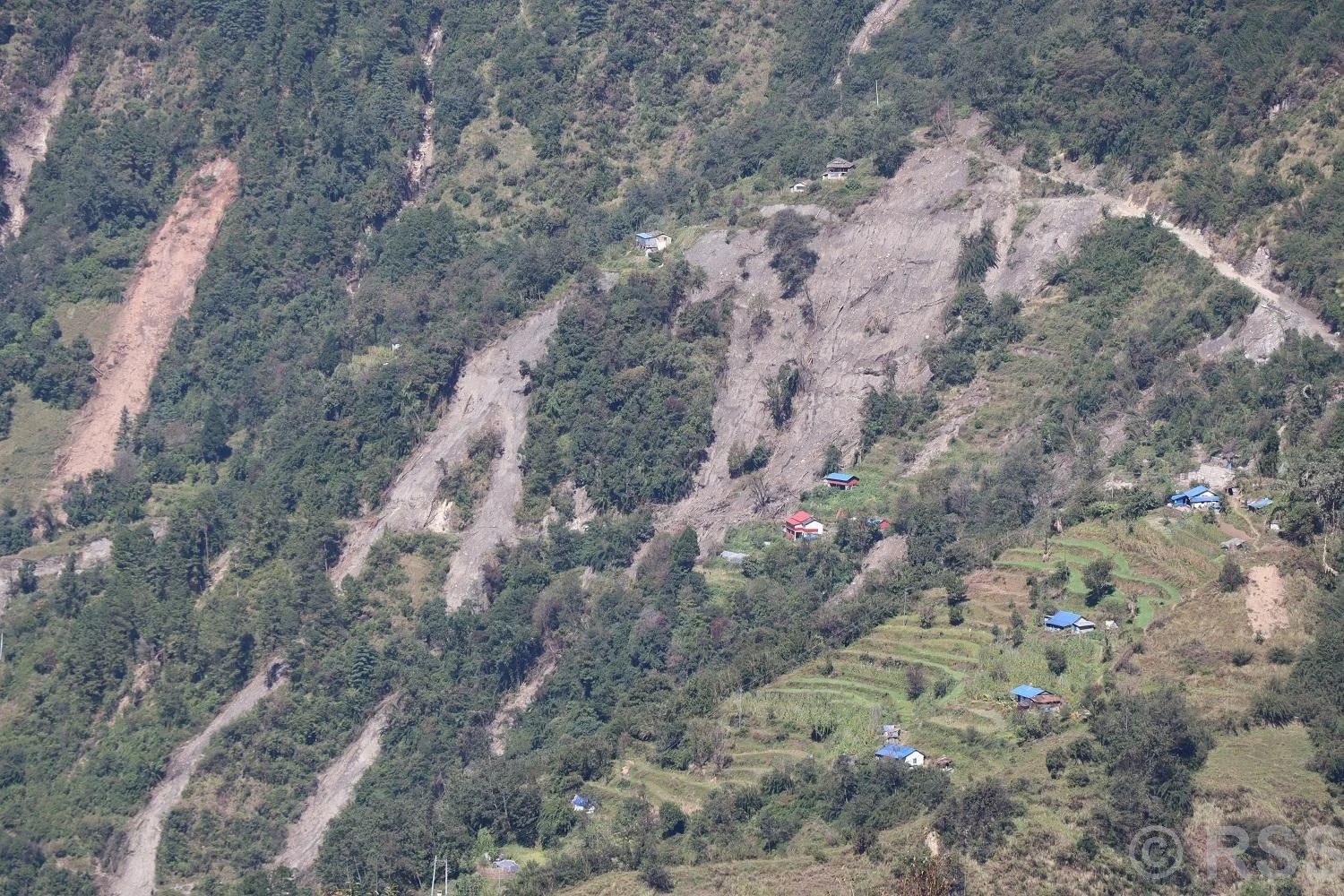 शिखका पहिरो प्रभावित भन्दछन्, ‘आश्रयस्थल भन्दा खाली घरमा बस्न  सहज भयो’