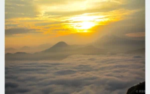 आलेखःकुहिरोको घुम्टोमा मानुङकोट