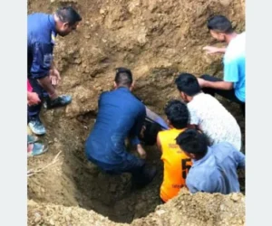 माटोको ढिस्कामा पुरिएका दुईको मृत्यु, एकजनाको उद्धार