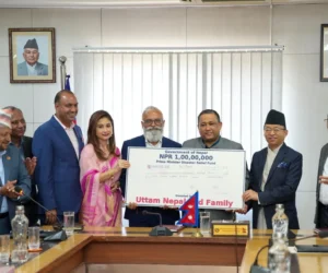 डीएनए परीक्षण कीट र एक करोड सरकारलाई हस्तान्तरण