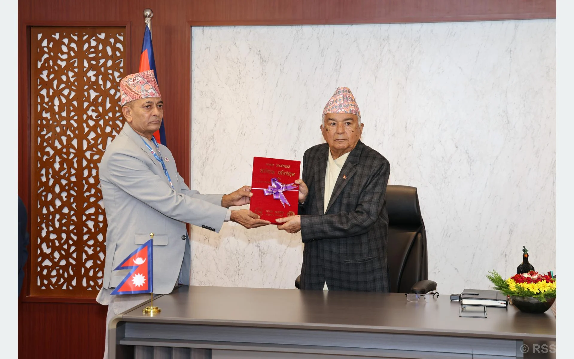 भाषा आयोगको वार्षिक प्रतिवेदन राष्ट्रपतिसमक्ष पेश