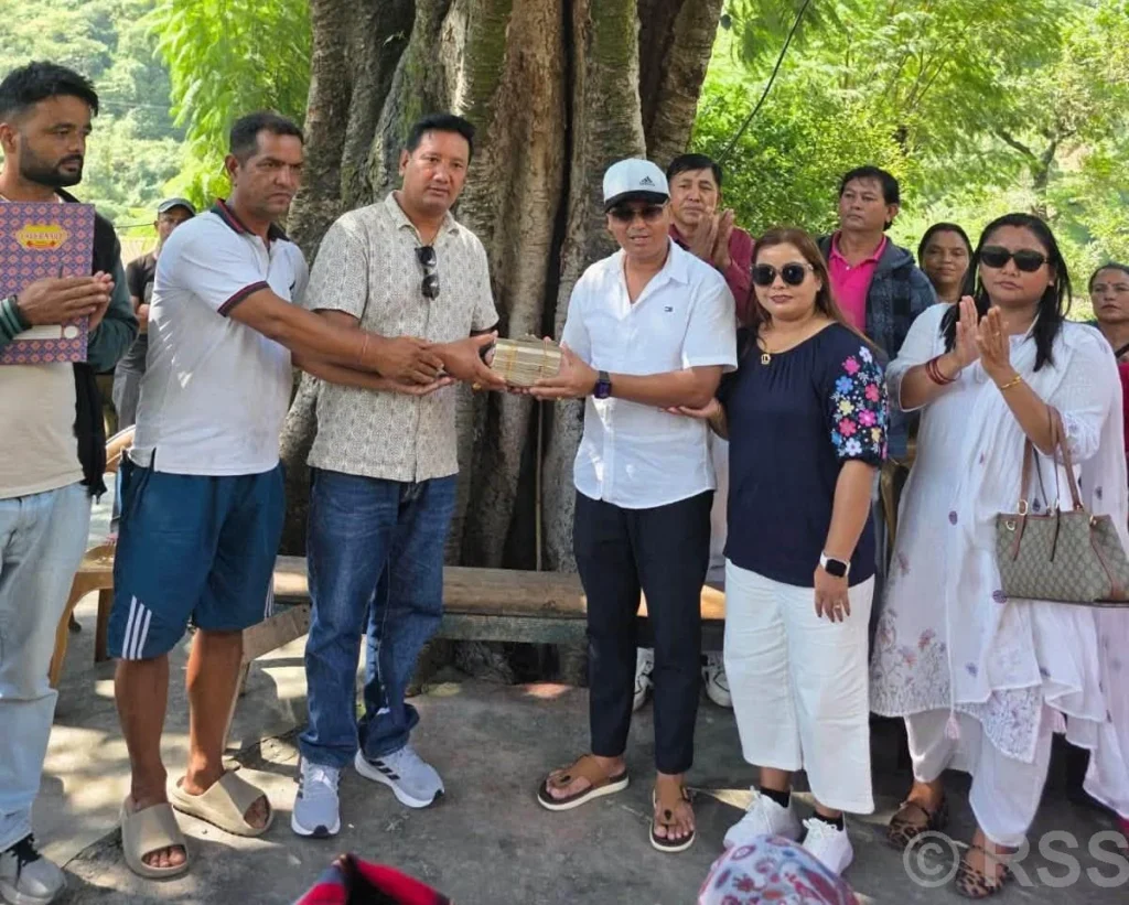 फर्सेका बाढी प्रभावितलाई पाँच लाख सहयोग