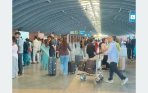 दसैँको दोस्रो दिन पनि रोकिएन विदेसिने युवाको लर्को, रोजगारीको खोजीमा 	बिदेसिँदै नेपाली