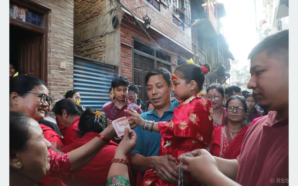 थिमिमा ६२ वर्षपछि जीवित देवी कुमारीको दर्शनसहित टीका ग्रहण गर्ने परम्परा सुरु