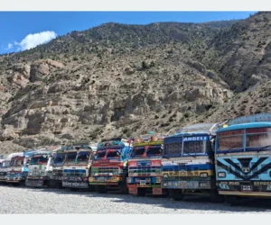 लेतेदेखि कोरलासम्म रोकिएका छन् पाँच सय बढी कन्टेनर